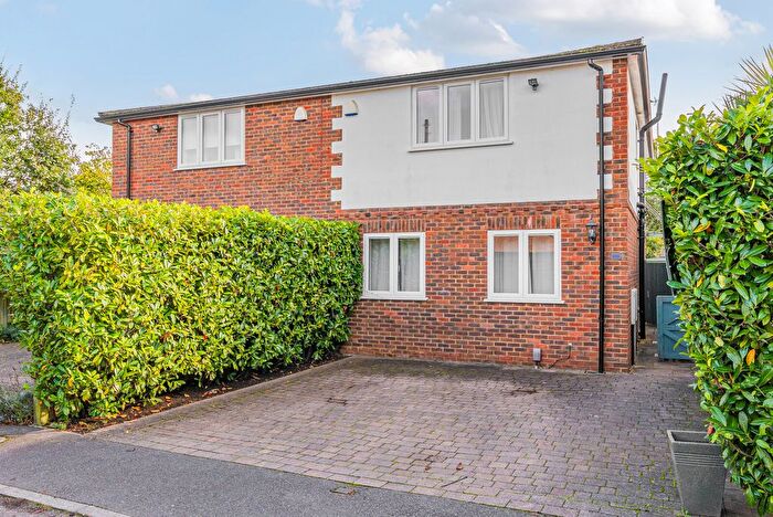 3 Bedroom Semi-Detached House To Rent In Beecot Lane, Walton-On-Thames, KT12