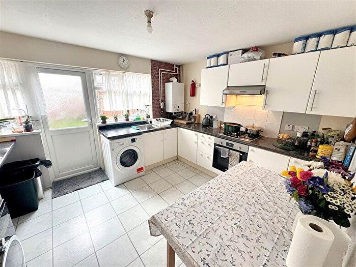 4 Bedroom Town House To Rent In Atkinson Road, Custom House, E16