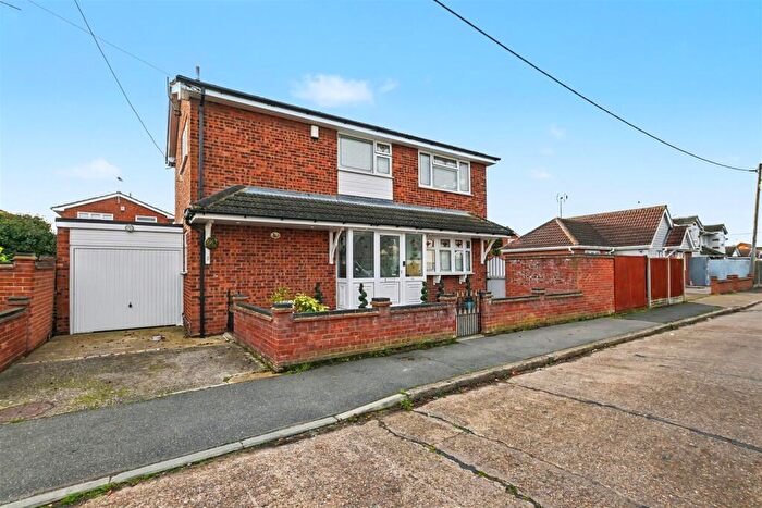 3 Bedroom Detached House For Sale In No Onward Chain Paarl Road, Canvey Island, SS8