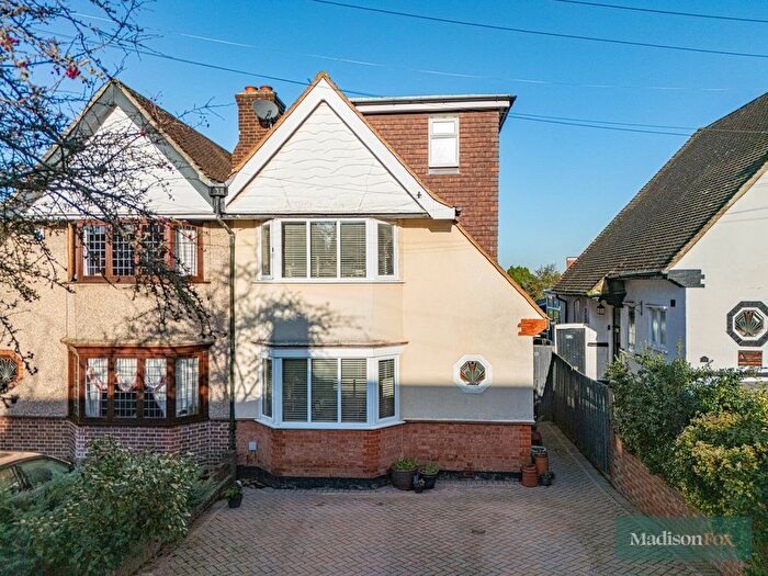 3 Bedroom Semi Detached House For Sale In Heriot Avenue, Chingford, E4