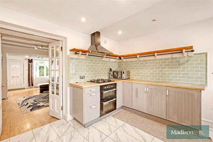 2 Bedroom End Of Terrace House For Sale In Tomswood Hill, Ilford, IG6