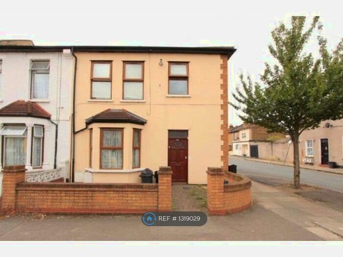 1 Bedroom Flat To Rent In Stanley Road, Ilford IG1
