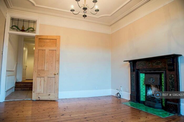 2 Bedroom Flat To Rent In Bounds Green, London, N11