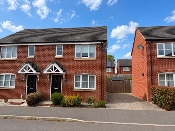 3 Bedroom Semi-Detached House For Sale In Meadow Hill, Wigston, LE18