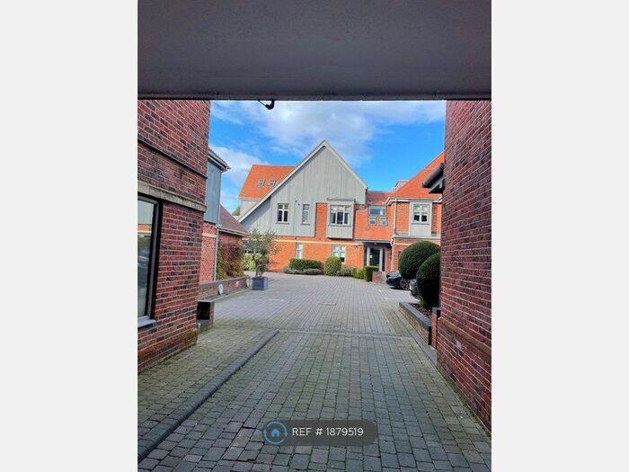 2 Bedroom Flat To Rent In Manor Road, Essex, IG7