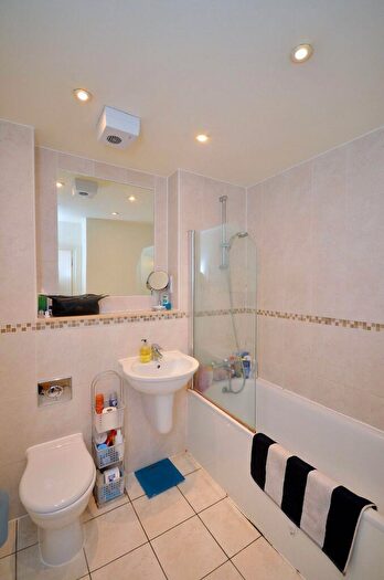 1 Bedroom Flat To Rent In Tottenham Road, De Beauvoir Town, London, N1
