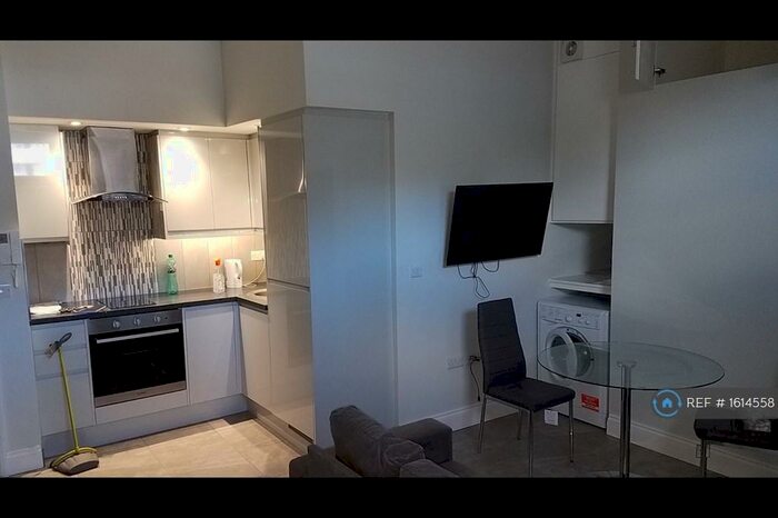 Studio To Rent In Yelverton Road, Bournemouth, BH1