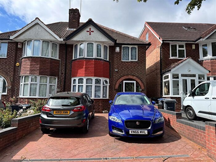 3 Bedroom Semi Detached House For Sale In Beaufort Avenue, Hodge Hill, Birmingham, B34