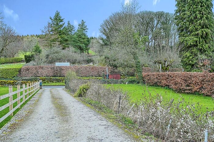 3 Bedroom Semi-Detached House For Sale In ., Hopton, Matlock, DE4