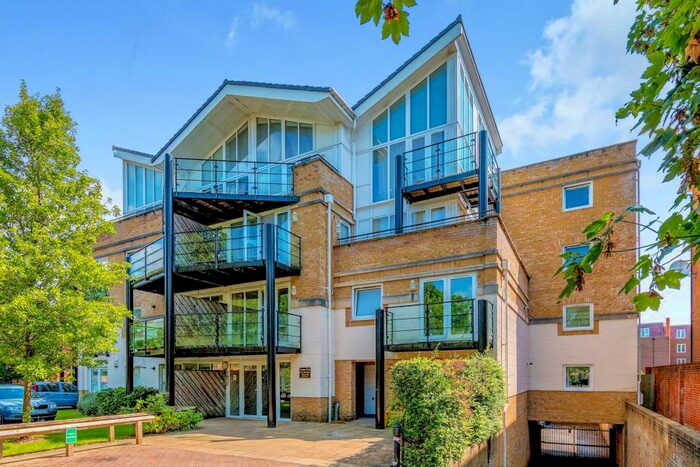 2 Bedroom Apartment To Rent In Compass Court, Winn Road, Southampton, SO17