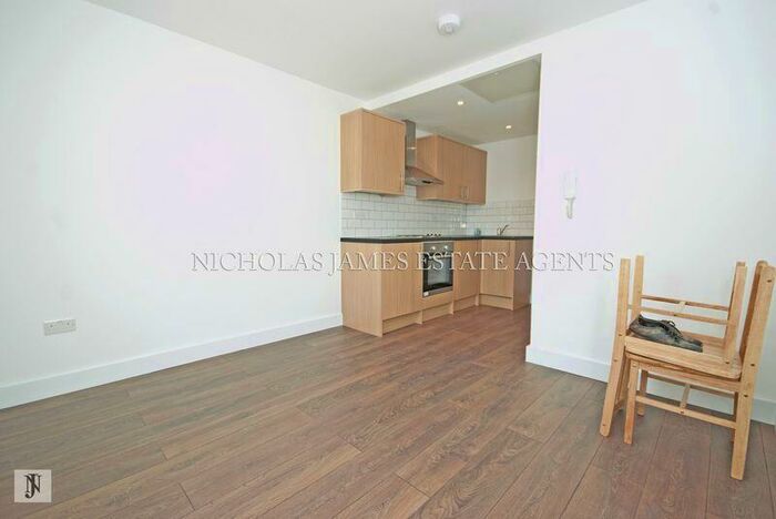 Flat To Rent In Wightman Road, Haringey, London, N8