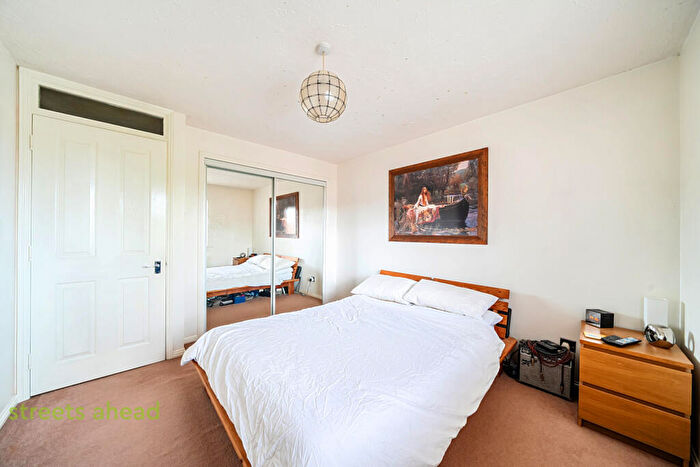 1 Bedroom Apartment For Sale In Franklin Way, Croydon, CR0