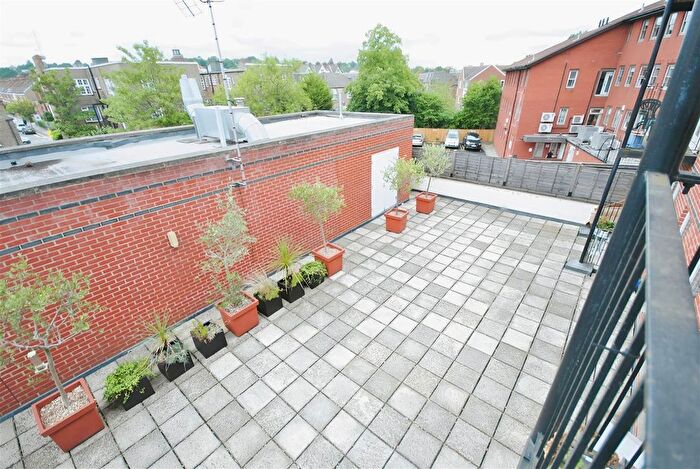 2 Bedroom Flat To Rent In Coombe Lane, London, SW20