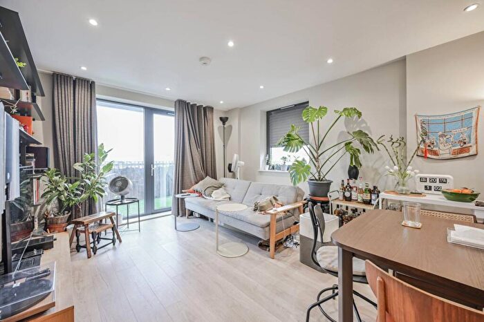 2 Bedroom Flat For Sale In Sutherland Road, Walthamstow, London, E17