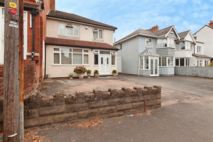 3 Bedroom Semi Detached House For Sale In Westley Road, Birmingham, B27