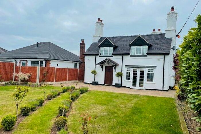 3 Bedroom Cottage To Rent In Longton Road, Stoke-On-Trent, ST4