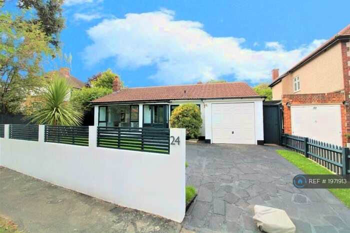 3 Bedroom Bungalow To Rent In Park Crescent Road, Erith, DA8