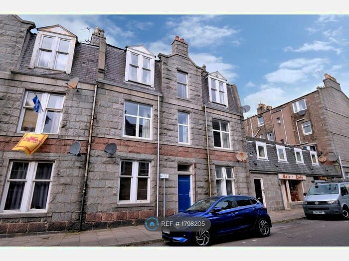 3 Bedroom Flat To Rent In First Floor Wallfield Place, Aberdeen, AB25