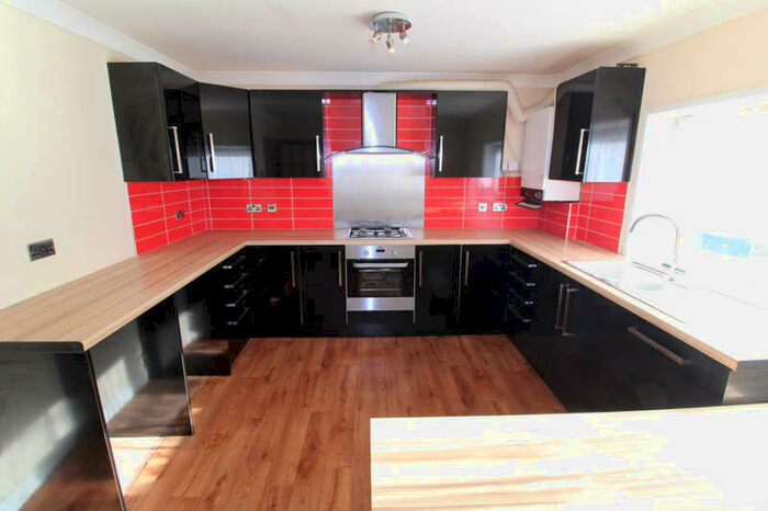 2 Bedroom Maisonette Flat To Rent In Westcourt Street, Gillingham, ME7