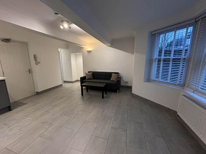 1 Bedroom Flat To Rent In The Parade, Roath, Cardiff, CF24