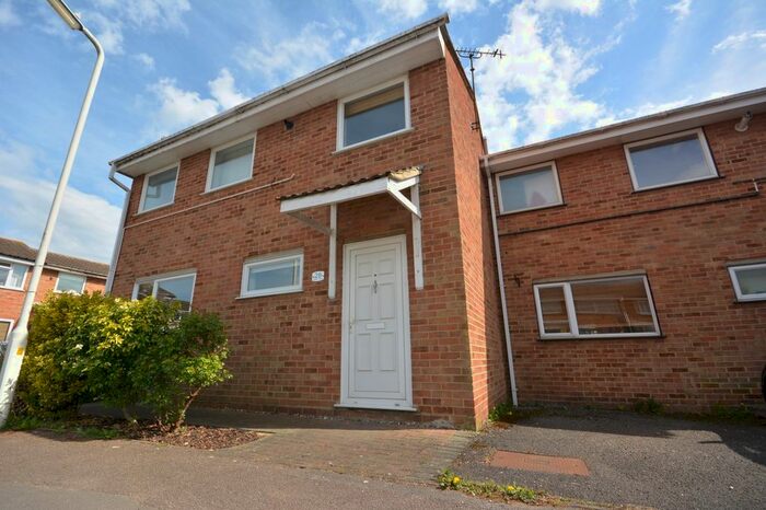 3 Bedroom Semi-Detached House To Rent In Violet Close, Chelmsford, CM1