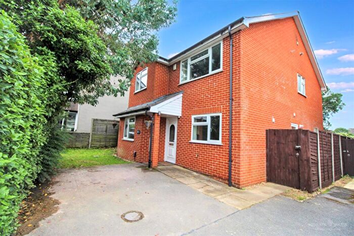 4 Bedroom House To Rent In Chapel Hill, Tilehurst, Reading, RG31