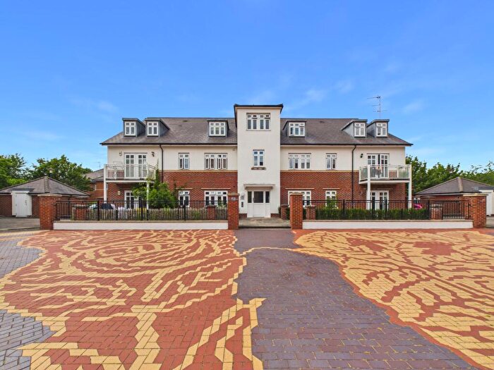 2 Bedroom Flat For Sale In Gabriels Square, Lower Earley, RG6
