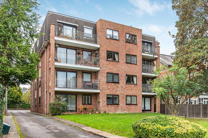 2 Bedroom Flat For Sale In Bromley Road, Beckenham, Kent, BR3