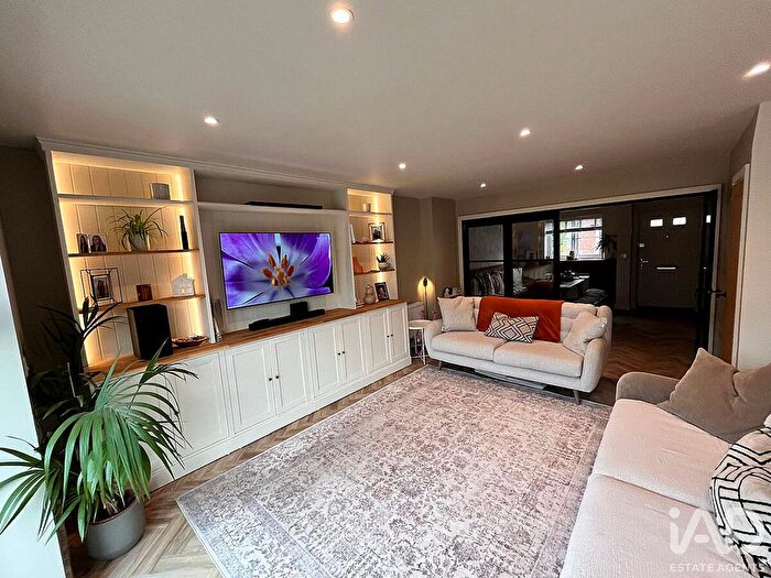3 Bedroom Semi-Detached House To Rent In Readwin Crescent, Wokingham, RG40