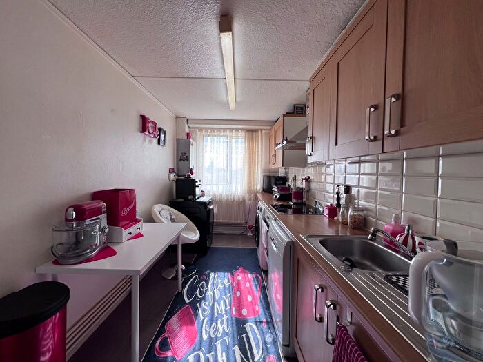 2 Bedroom Flat For Sale In Griffin Road, London, N17