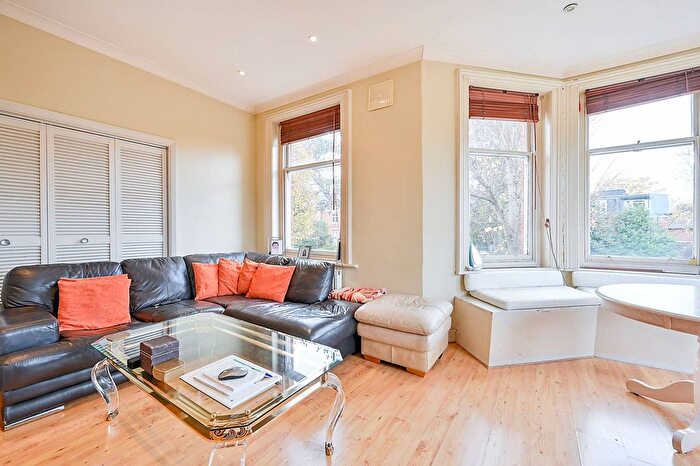 2 Bedroom Flat For Sale In Montpelier Road, Ealing, London, W5
