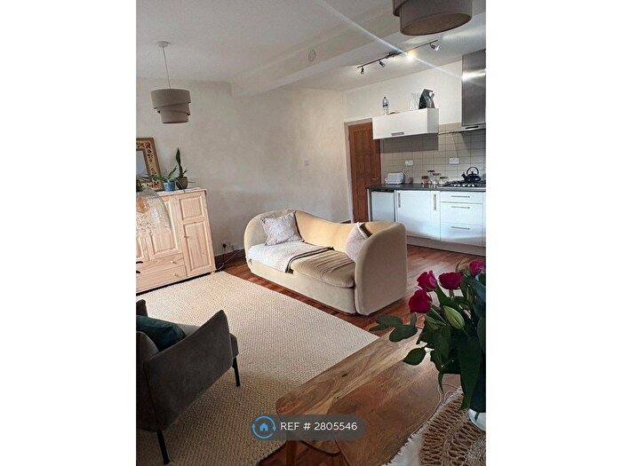 2 Bedroom Flat To Rent In Queens Park, London, NW6