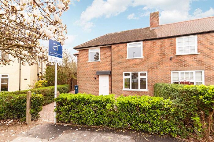 3 Bedroom Flat To Rent In Noel Road, London, W3