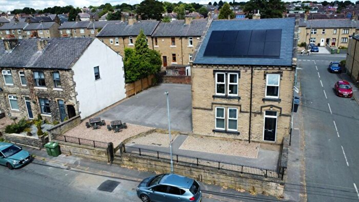1 Bedroom Detached House To Rent In Dyson Street, Huddersfield, HD5