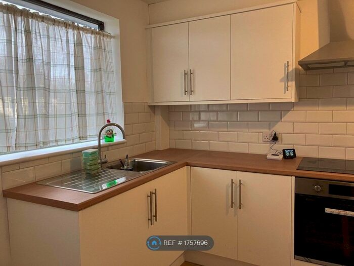 3 Bedroom Semi-Detached House To Rent In Broadlea Crescent, Leeds, LS13