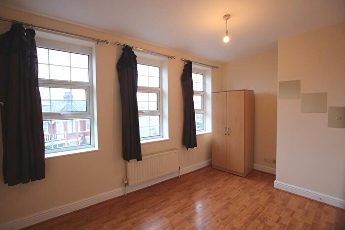 4 Bedroom Apartment To Rent In Burnley Road, London, NW10