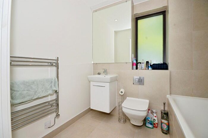 1 Bedroom Flat For Sale In Bridgehill Close, Wembley, HA0