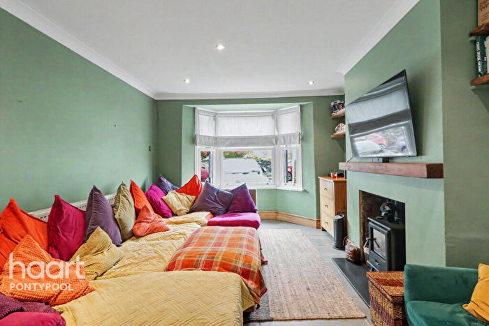 3 Bedroom Semi Detached House For Sale In West End Avenue, Pontypool, NP4