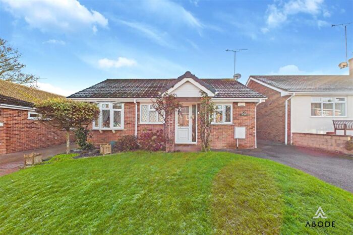 2 Bedroom Detached Bungalow For Sale In Hillcrest Avenue, Burton-On-Trent, DE15