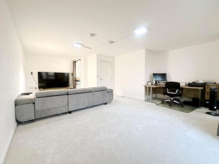 4 Bedroom Semi Detached House For Sale In Addison Road, Reading, RG1