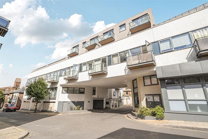 1 Bedroom Flat For Sale In St. Marys Road, Surbiton, KT6