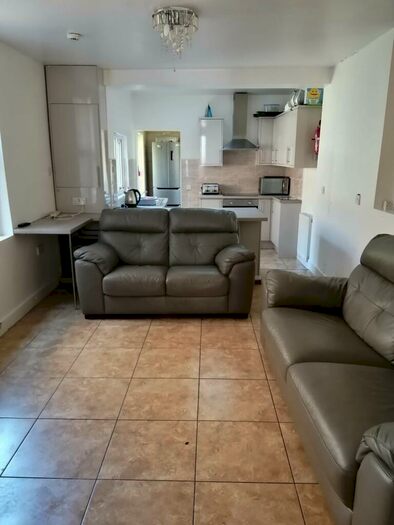 5 Bedroom House To Rent In St Helens Avenue, Brynmill, Swansea, SA1