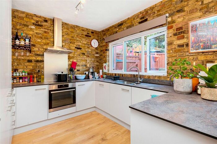 1 Bedroom Flat To Rent In Crowborough Road, London, SW17