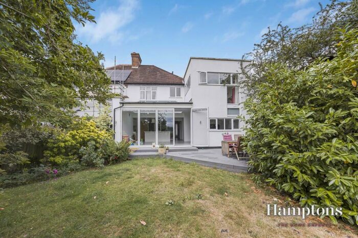 5 Bedroom House To Rent In Meadowcourt Road London, SE3