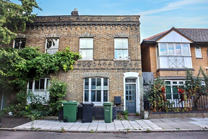 3 Bedroom End Of Terrace House For Sale In Robertson Street, London, SW8