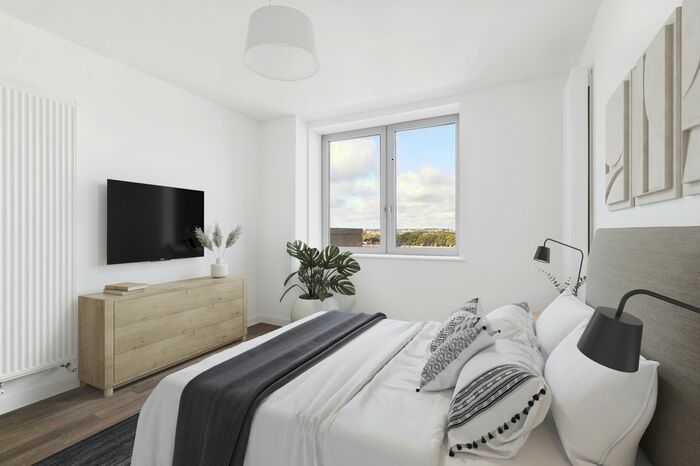 3 Bedroom Flat To Rent In Raffles Court, Upper Tooting Road, SW17