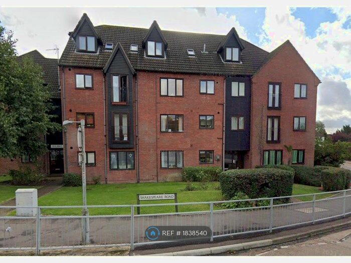 2 Bedroom Flat To Rent In Shakespeare Road, Bedford, MK40