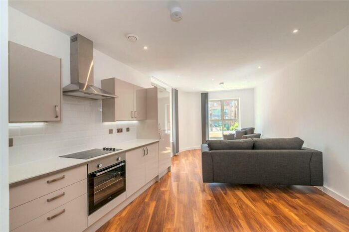 2 Bedroom Flat To Rent In Southampton Way, London, SE5