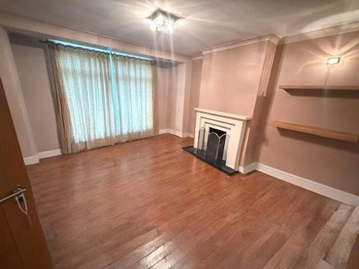 5 Bedroom Semi Detached House To Rent In Wynchgate, London, N14