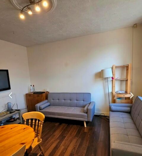 4 Bedroom Terraced House To Rent In Beechwood Walk, Leeds, West Yorkshire, LS4